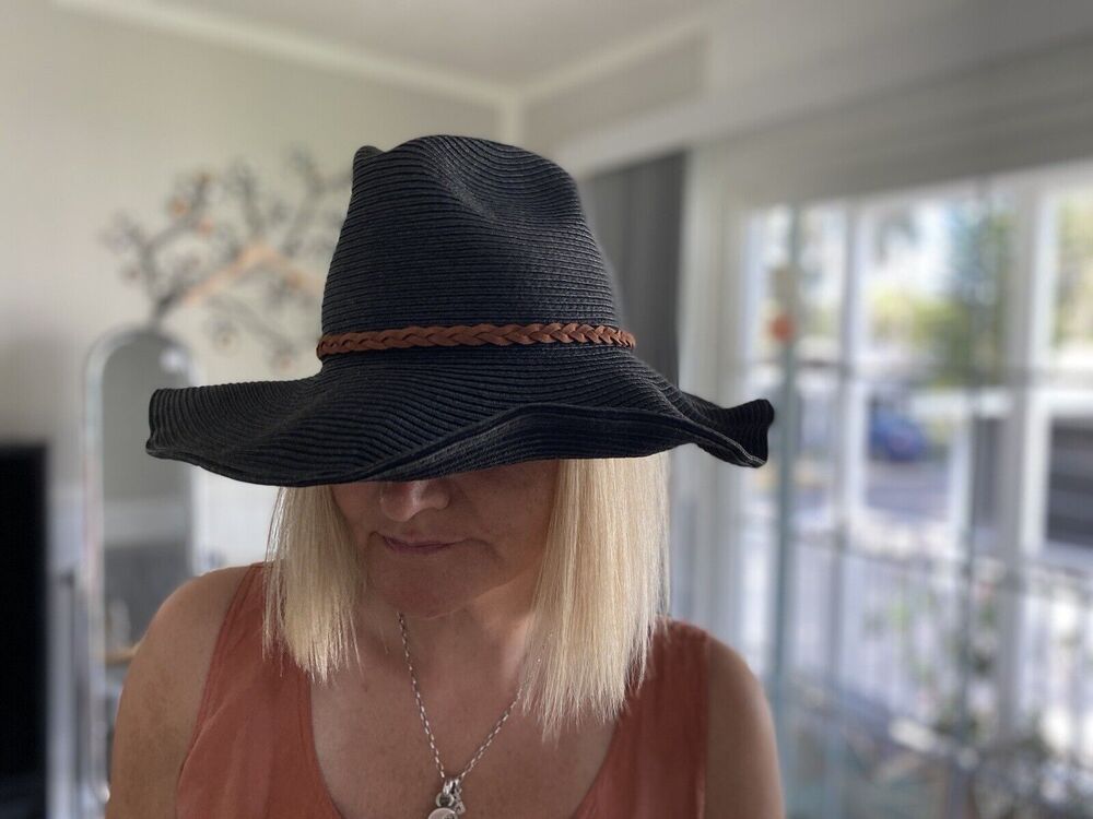 Women's Western Cowboy Straw Hat Leather Wrap/Hatband with feathers